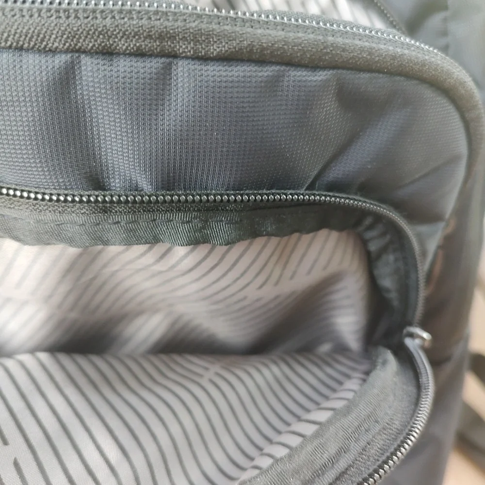 SwissGear Backpack Unisex OS Black Excellent Tablet Sleeve Tech Commuter Bag